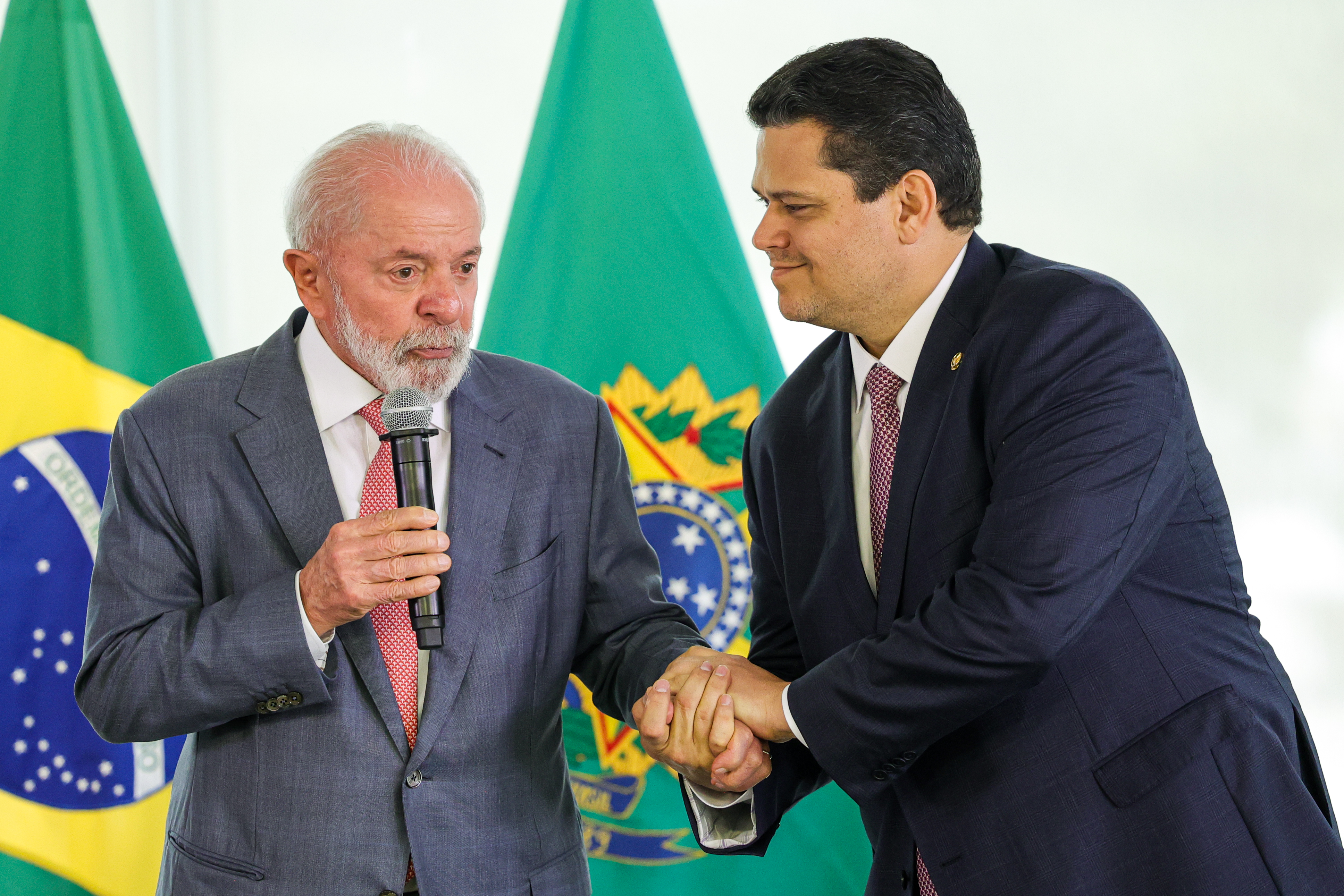 Imagem de Lula e Alcolumbre se reúnem em Brasília após desgaste envolvendo indicação ao TCU