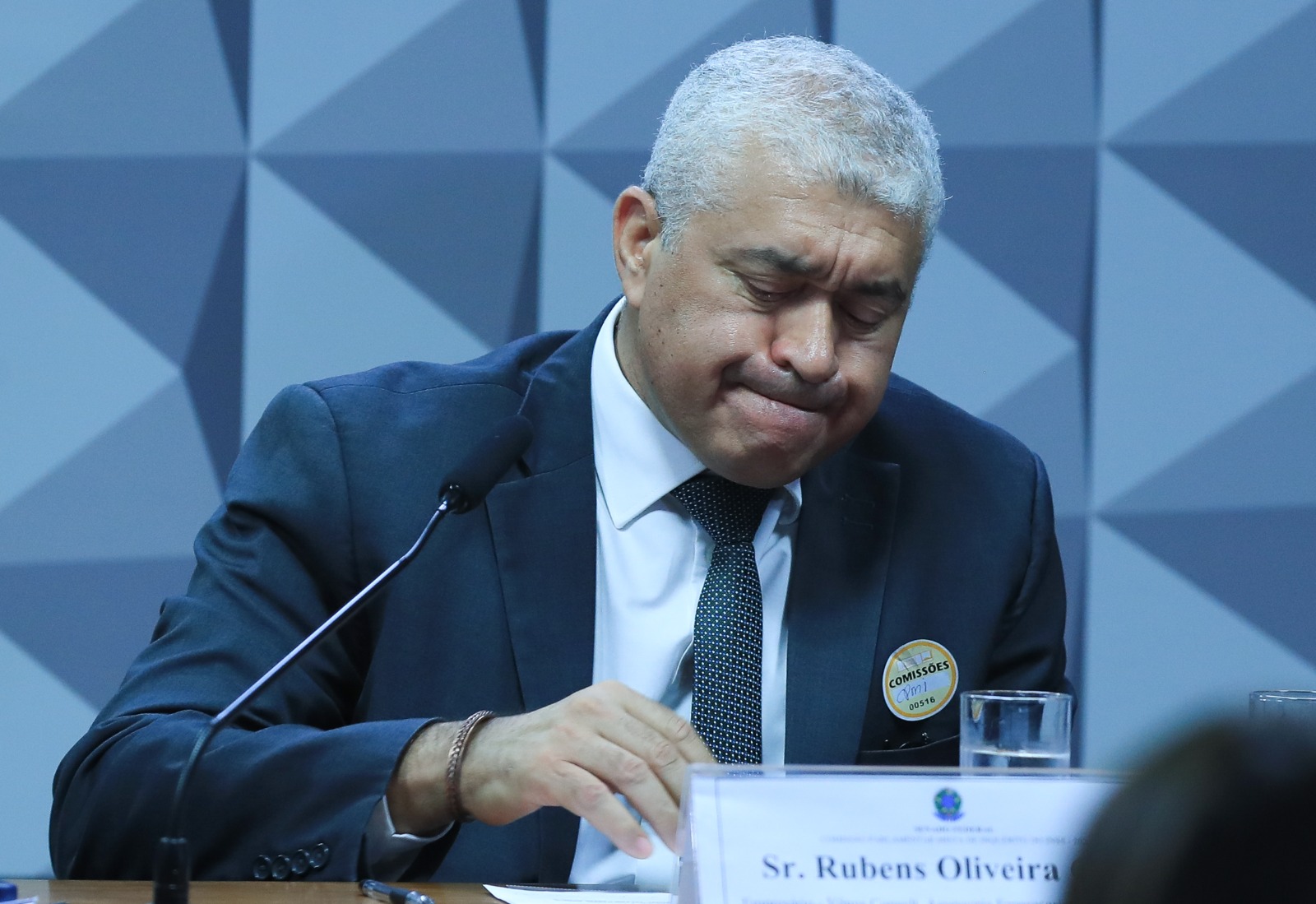 Empresário Rubens Oliveira Costa durante depoimento na CPMI do INSS