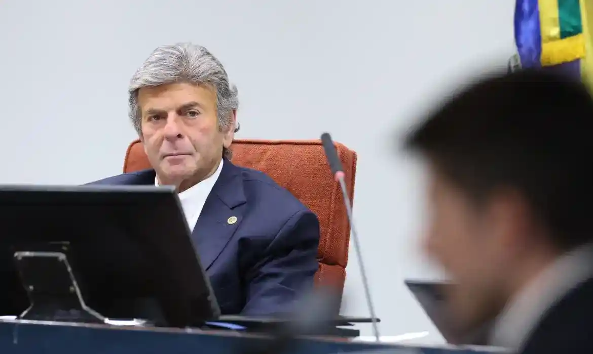 Imagem de Servidores da Receita acessaram ilegalmente dados do filho de Luiz Fux, diz site