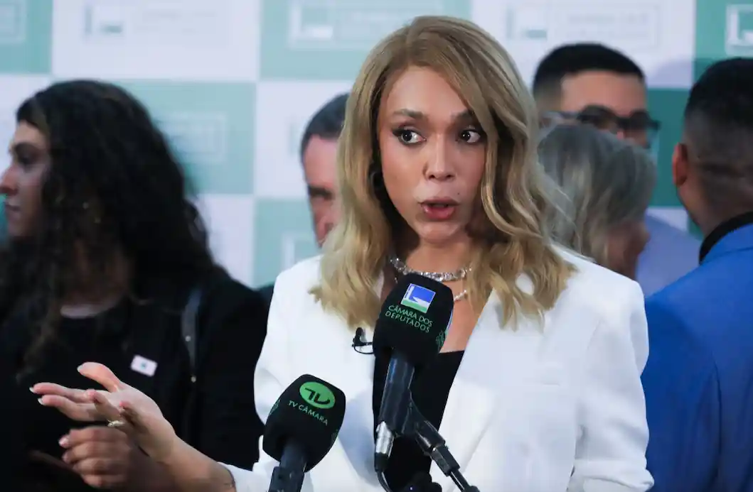 Imagem de Gilmar Mendes rejeita ação de Erika Hilton contra ativista feminista