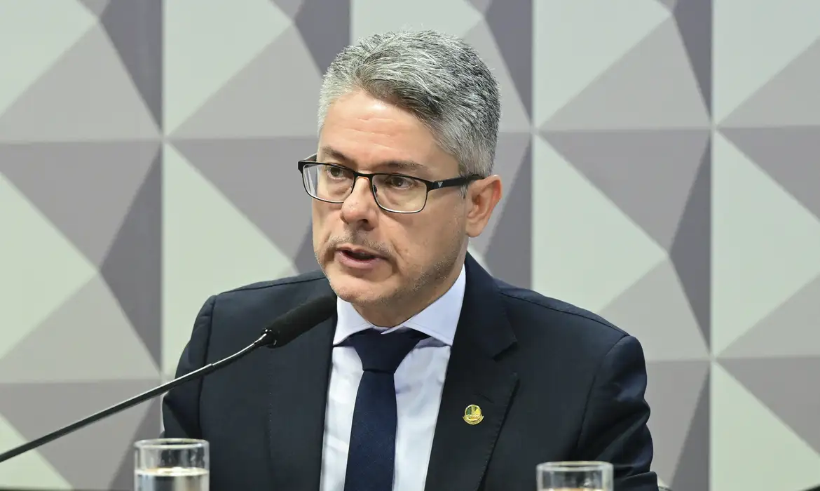 Imagem de Alessandro Vieira cobra Nunes Marques por demora na análise da CPI do Banco Master