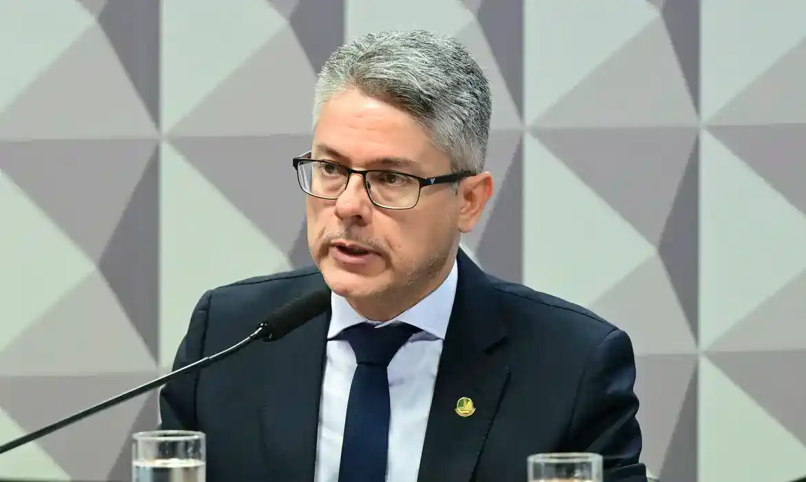 Imagem de Alessandro Vieira cobra Nunes Marques por demora na análise da CPI do Banco Master