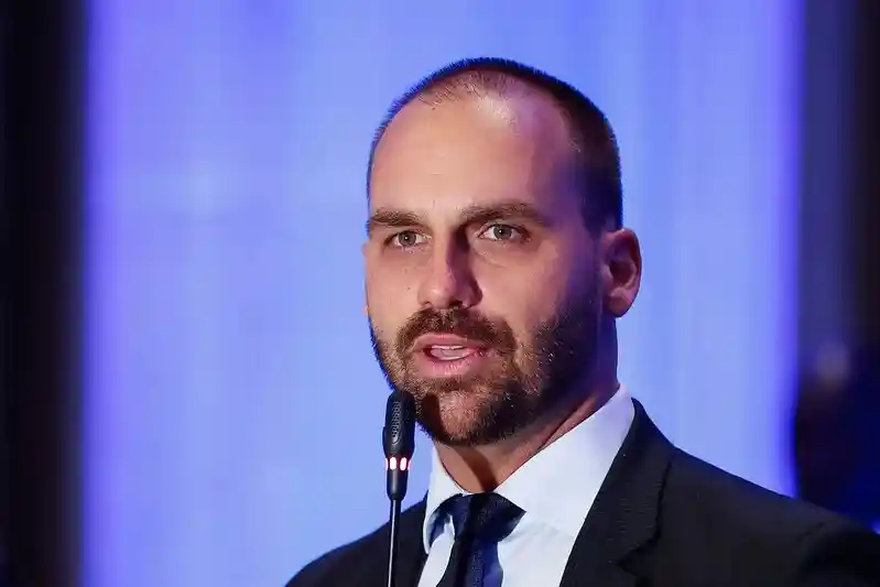 Imagem de Eduardo Bolsonaro: “Lula adora a crise tarifária para culpar Trump por seu fracasso econômico”