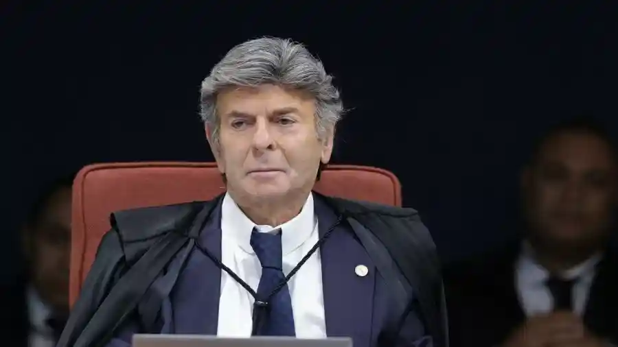 Imagem de Fux vê “tsunami de dados” e aponta cerceamento de defesa em processo contra Bolsonaro