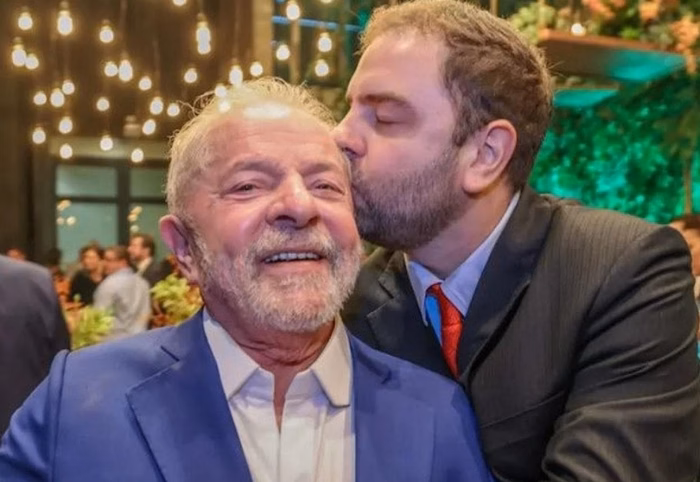 Imagem de Filho de Lula volta a pegar carona em voo da FAB com ministro de Estado
