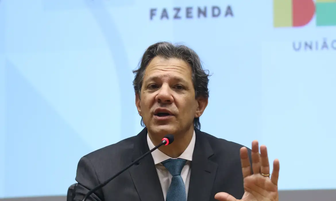 Imagem de Sem novos ajustes, rombo crescerá e deve pressionar próximo governo
