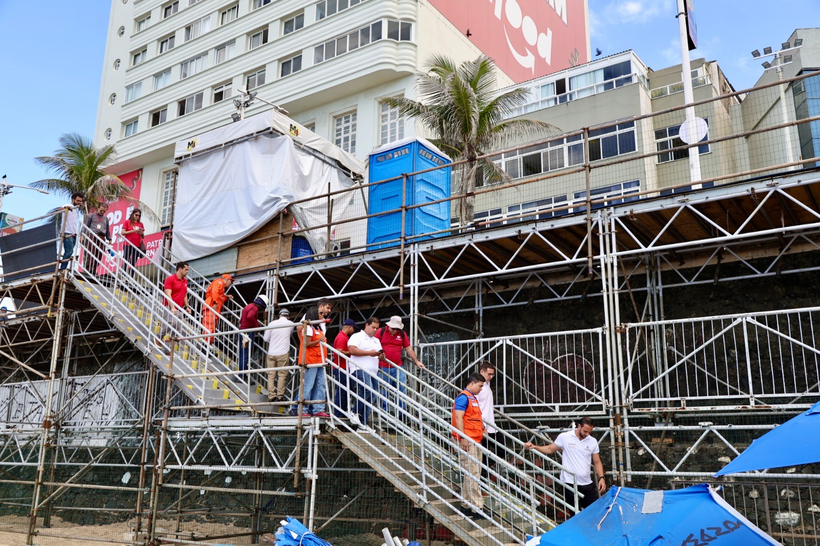 Imagem de Prefeitura, Corpo de Bombeiros e MP-BA realizam vistoria em plataforma para os ambulantes na Barra