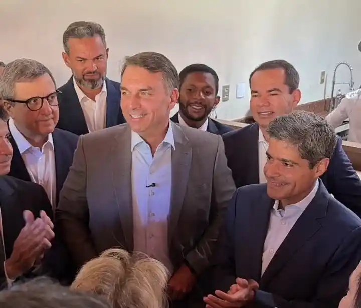 Imagem de União Brasil e PP declaram apoio incondicional a Flávio Bolsonaro no segundo turno