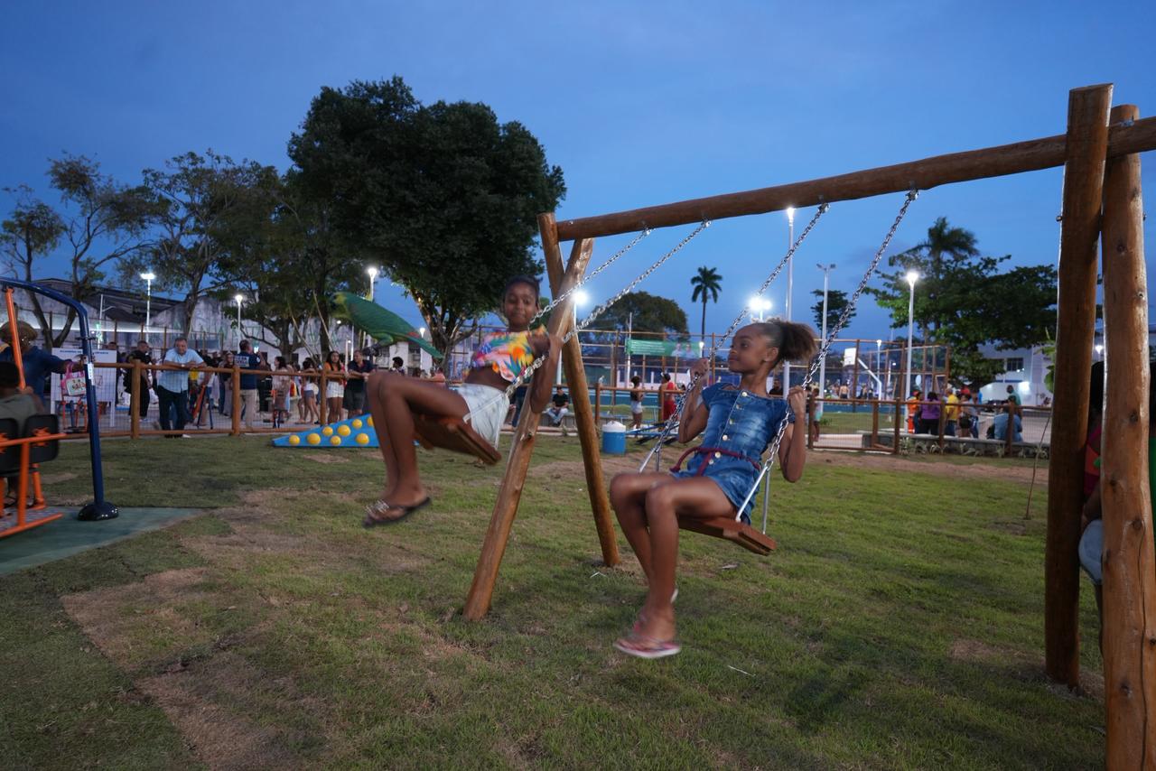 Imagem de Com investimento de R$ 4,3 milhões, Prefeitura entrega Largo do Papagaio completamente requalificado