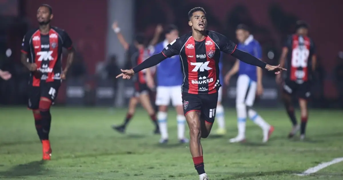 Imagem de Vitória vence o Grêmio no Barradão e mantém time gaúcho próximo do Z-4