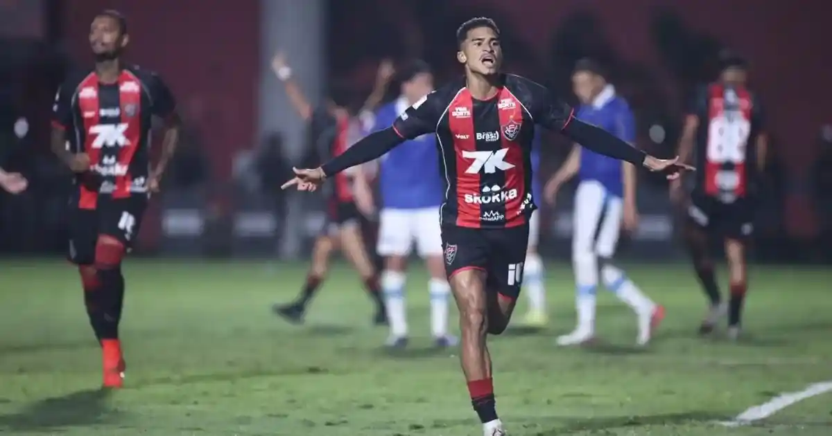 Imagem de Vitória vence o Grêmio no Barradão e mantém time gaúcho próximo do Z-4
