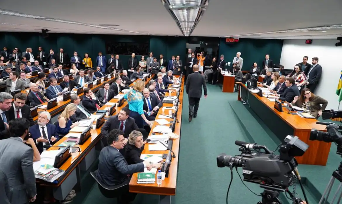 Imagem de CCJ da Câmara aprova projeto que limita decisões monocráticas no STF