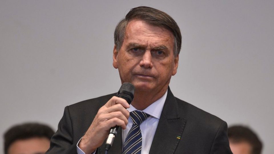 Imagem de Advogados criticam envio de Bolsonaro ao sistema prisional e defendem prisão domiciliar humanitária