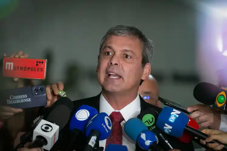 Imagem de Lindbergh destinou R$ 1,7 milhão em emendas a cooperativas ligadas ao MST no Paraná