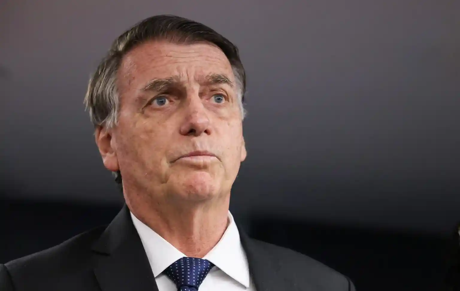 Pesquisa mostra ex-presidente com ampla vantagem em todos os cenários