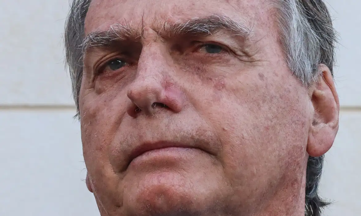 Imagem de Defesa de Bolsonaro volta a pedir prisão domiciliar por “risco à vida”