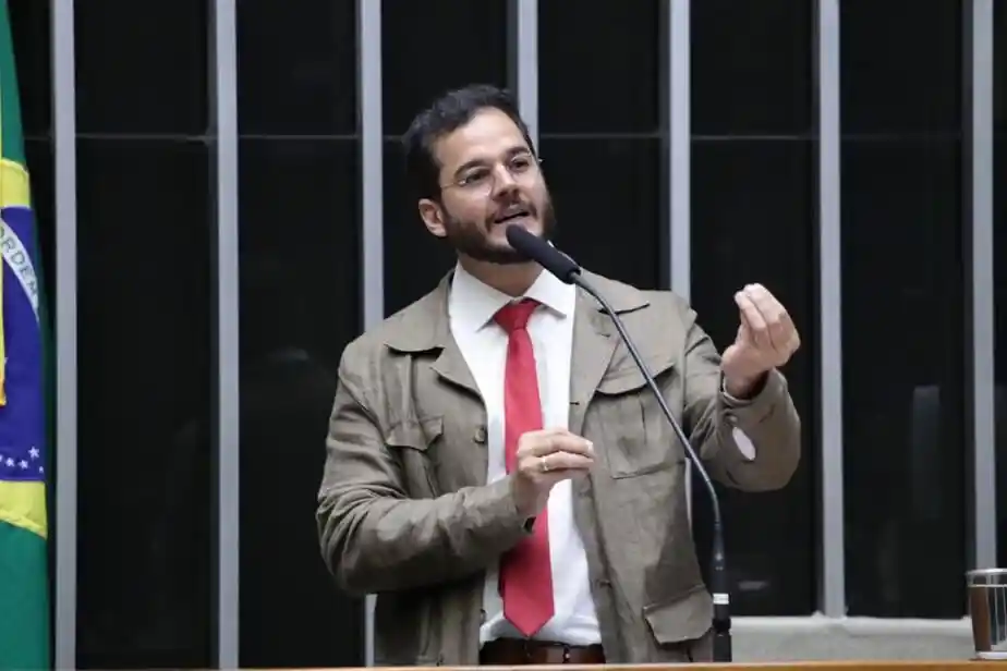 Imagem de Túlio Gadêlha se filia ao PSD e mantém apoio a Lula nas eleições de 2026