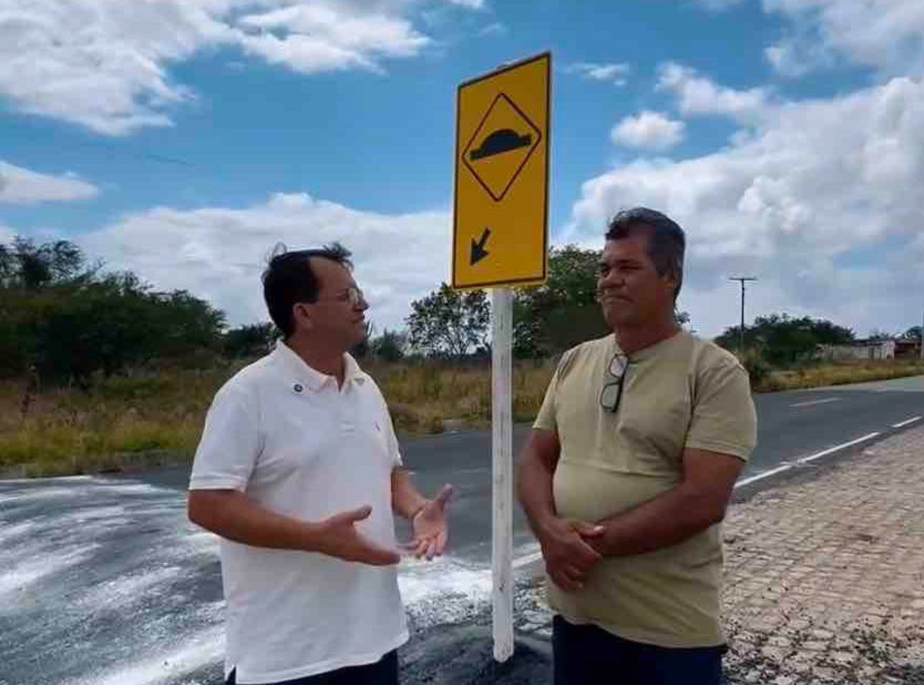Imagem de Prefeito petista na Bahia celebra inauguração de quebra-mola