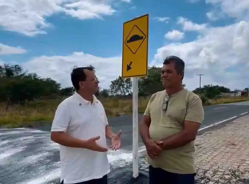 Imagem de Prefeito petista na Bahia celebra inauguração de quebra-mola