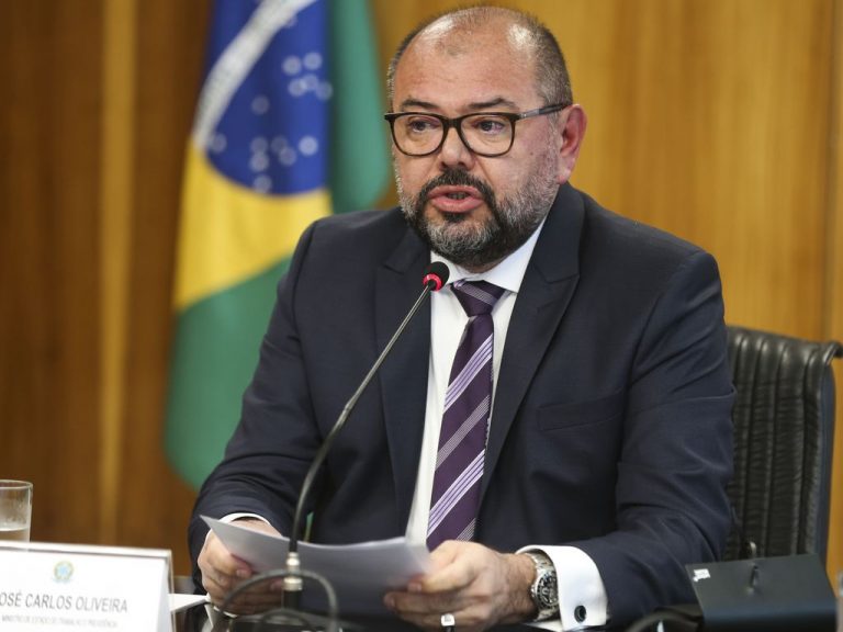 Imagem de PGR defende retirada de tornozeleira eletrônica de ex-ministro investigado no caso INSS