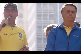 Imagem de Flávio Bolsonaro acusa STF de perseguição ao pai e defende anistia em ato na Paulista