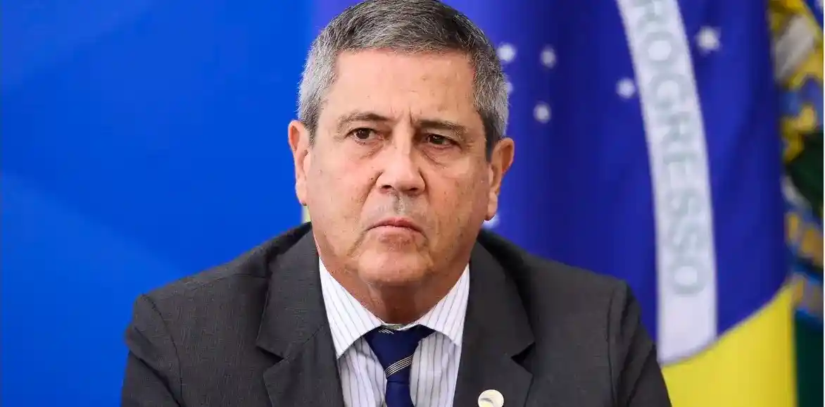 Imagem de Preso há 9 meses, Braga Netto quebra dente e precisa de atendimento emergencial no Rio