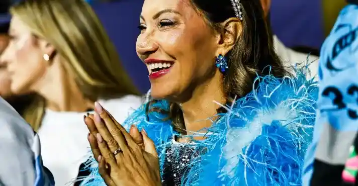 Imagem de Janja usou avião da FAB para visitar escola de samba no Rio