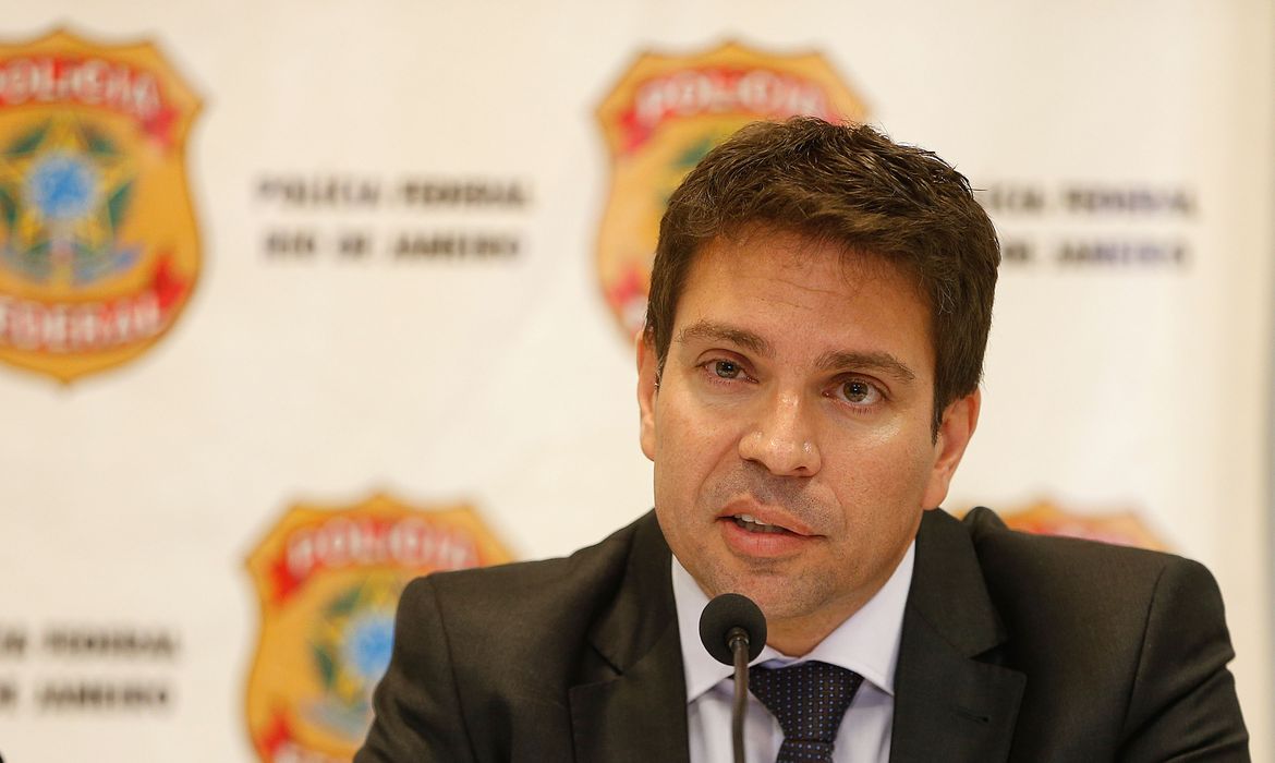 Imagem de Câmara suspende salário e cota de parlamentar de Alexandre Ramagem