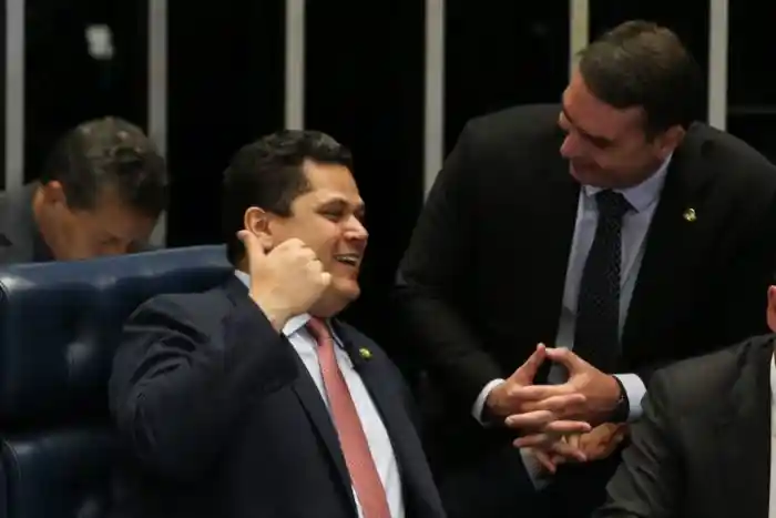 Imagem de Alcolumbre sinaliza apoio a mudança na PEC 6×1