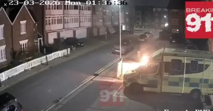 Imagem de Ambulâncias de voluntários judeus são incendiadas em Londres