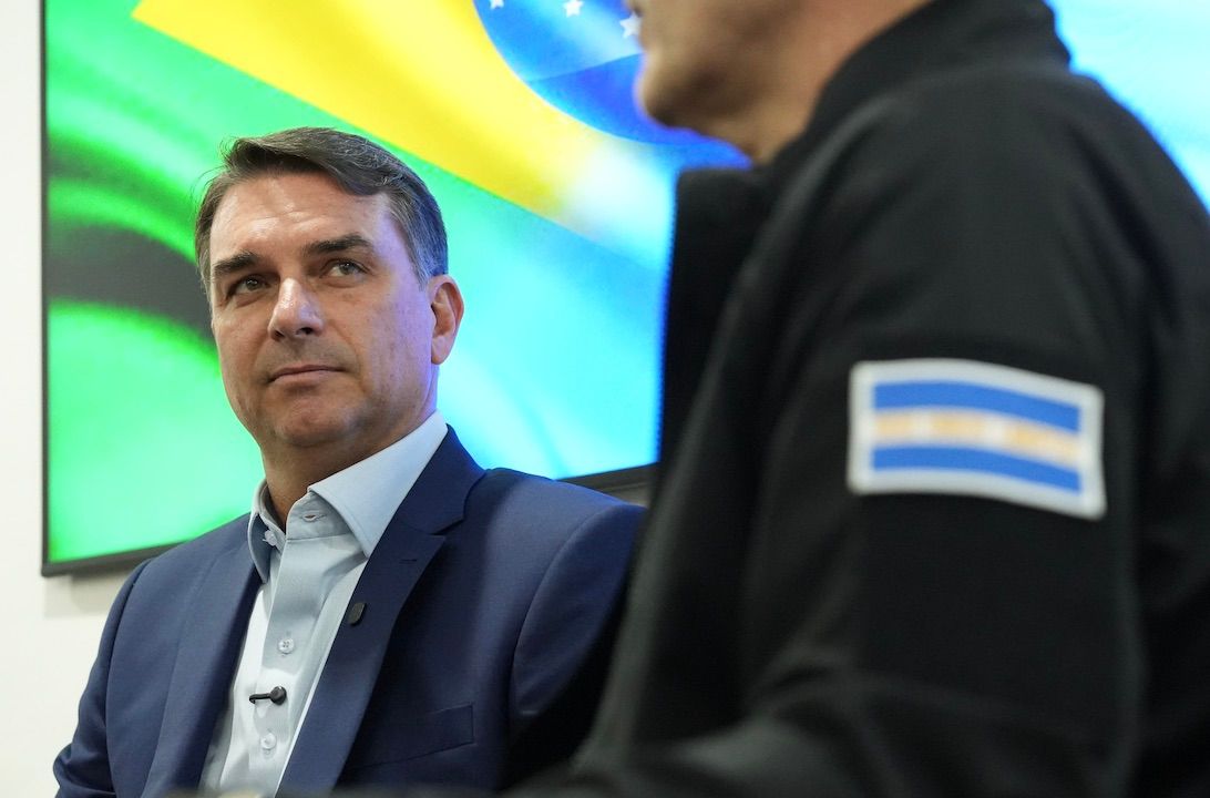 Imagem de Flávio Bolsonaro pede direito de resposta após TSE suspender propaganda de Lula