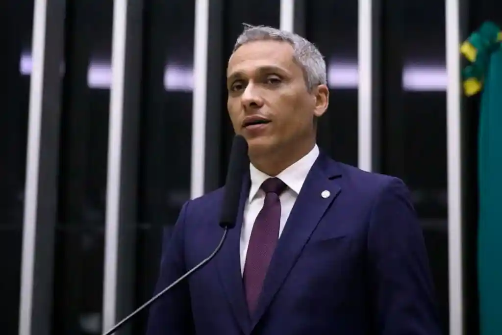 Imagem de Deputado aciona TCU para investigar gestão de estatais e pressiona governo por explicações