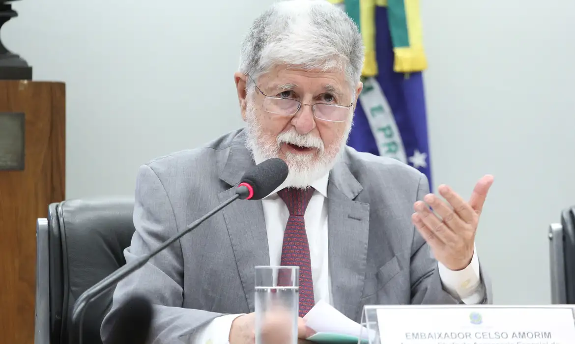 Imagem de Celso Amorim critica decisão dos EUA sobre PCC e CV e alerta para risco de intervenção