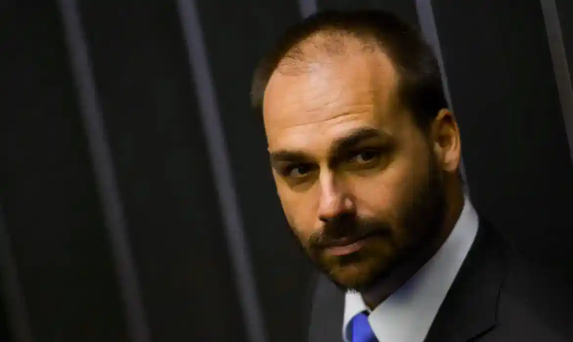 Imagem de Eduardo Bolsonaro defende vice alinhado ao bolsonarismo para chapa de Flávio