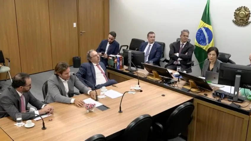 Imagem de Acareação no Supremo revela versões opostas entre Vorcaro e ex-presidente do BRB