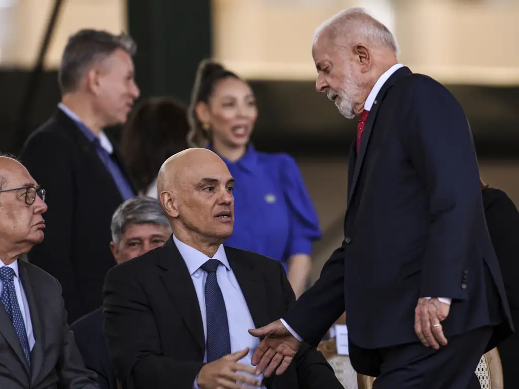 Imagem de Governo Lula tenta negociar com Trump revisão de sanções contra Moraes e tarifas sobre exportações brasileiras