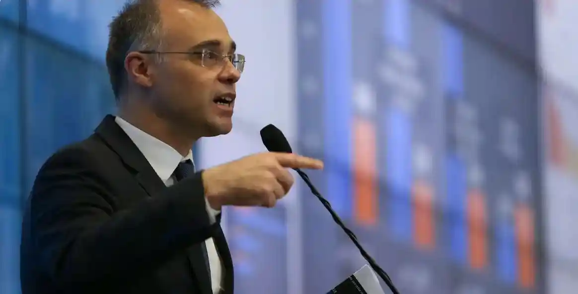 Imagem de André Mendonça reage à inclusão de Silas Malafaia em inquérito e alerta para ataque à liberdade religiosa