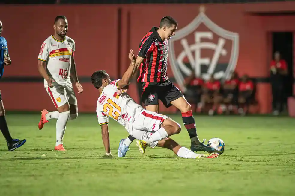 Imagem de Vitória goleia Juazeirense, assume liderança e reforça força no Nordeste