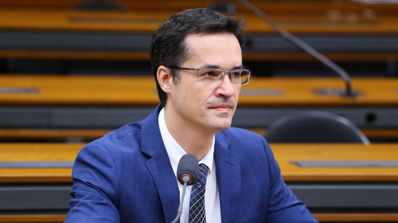 Imagem de Dallagnol alerta para possível operação contra Flávio Bolsonaro e cita atuação de Moraes