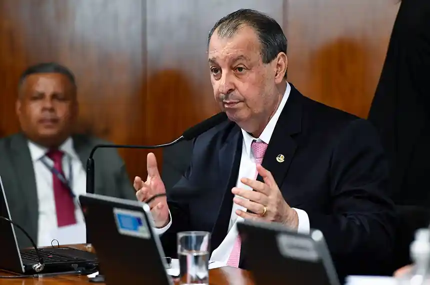 Imagem de Aziz diz que rejeitar fim da escala 6x1 seria “suicídio político”