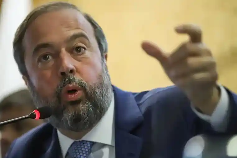 Imagem de Ministro de Minas e Energia defende debate sobre armas nucleares para o Brasil