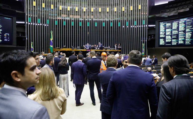 Imagem de Escala 6x1: Líderes veem estratégia do governo ao manter pauta travada