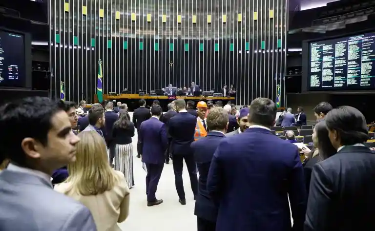 Imagem de Escala 6x1: Líderes veem estratégia do governo ao manter pauta travada