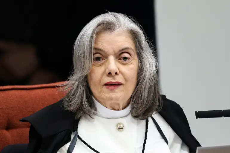 Imagem de Após Barroso, Cármen Lúcia avalia aposentadoria antecipada no STF