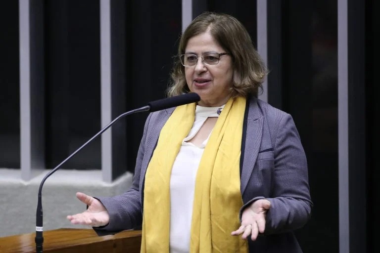 Cida Gonçalves, ex-ministra das Mulheres, pretende voltar para a consultoria que era sócia e disputar licitações com órgãos públicos