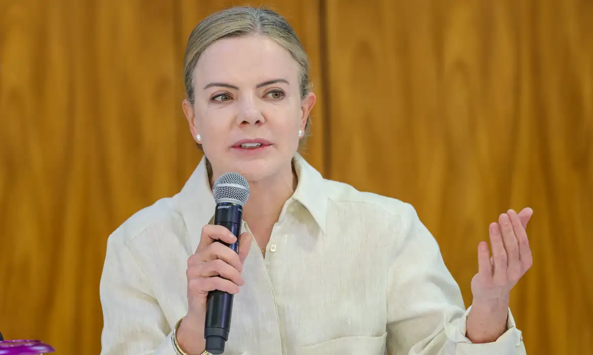 Imagem de Gleisi usa caso do filho de Lula para responder críticas a investigações da PF