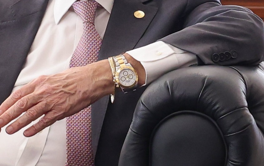 Imagem de Barroso exibe relógio avaliado em mais de R$100 mil em entrevista