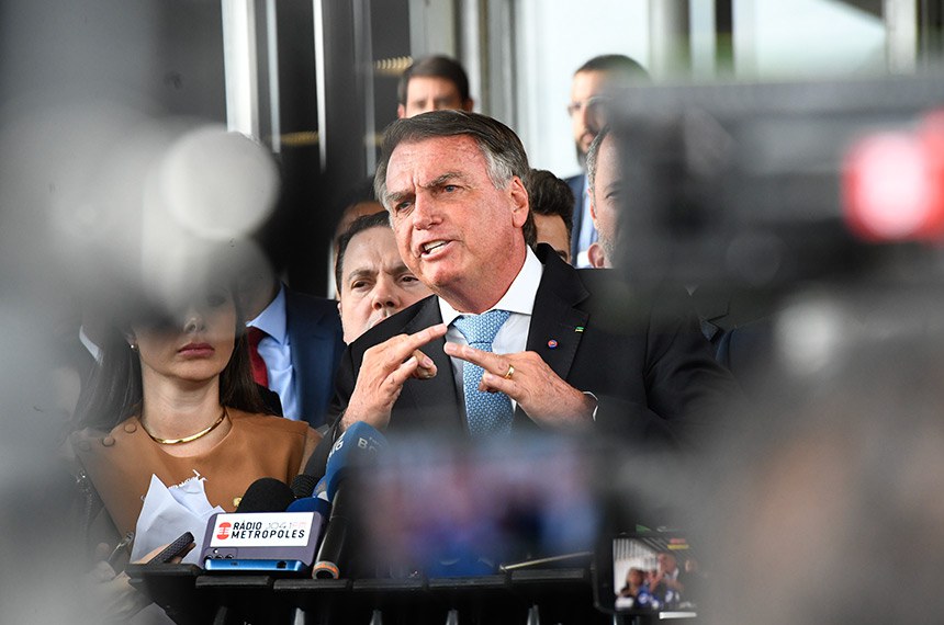 Ex-presidente Jair Bolsonaro será defendido por equipe de três escritórios de advocacia