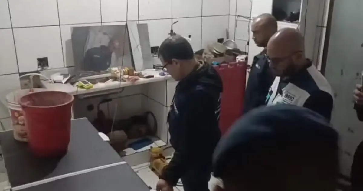 Imagem de Vigilância sanitária apreende bacon contaminado com fezes de rato em depósito clandestino no Rio antes de jogo no Maracanã