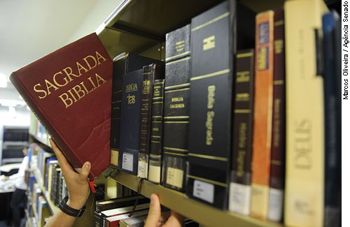 Imagem de Justiça de MG suspende lei que autorizava uso da Bíblia em escolas de Belo Horizonte